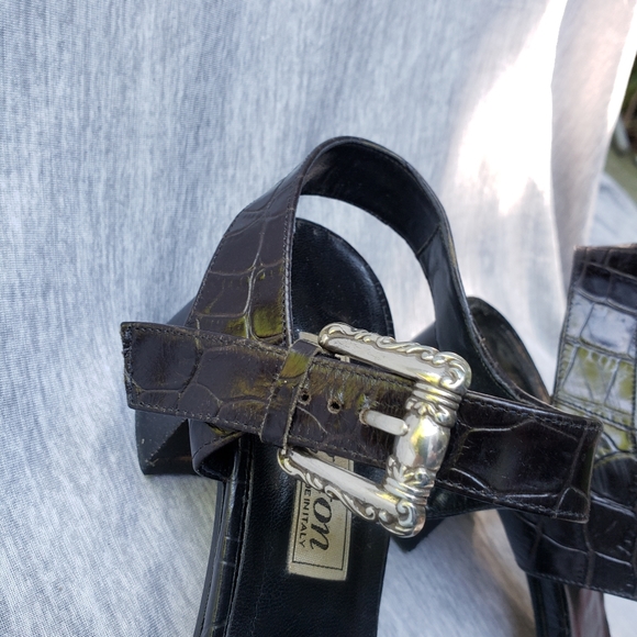 Brighton Vintage Sandles - Picture 6 of 14